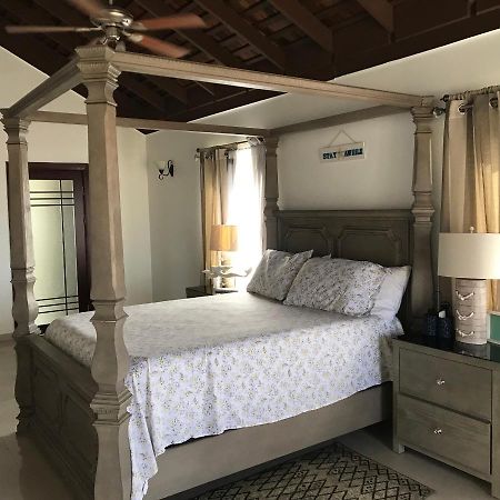 אוצ'ו ריוס Alexanders Penthouse On The Beach מראה חיצוני תמונה