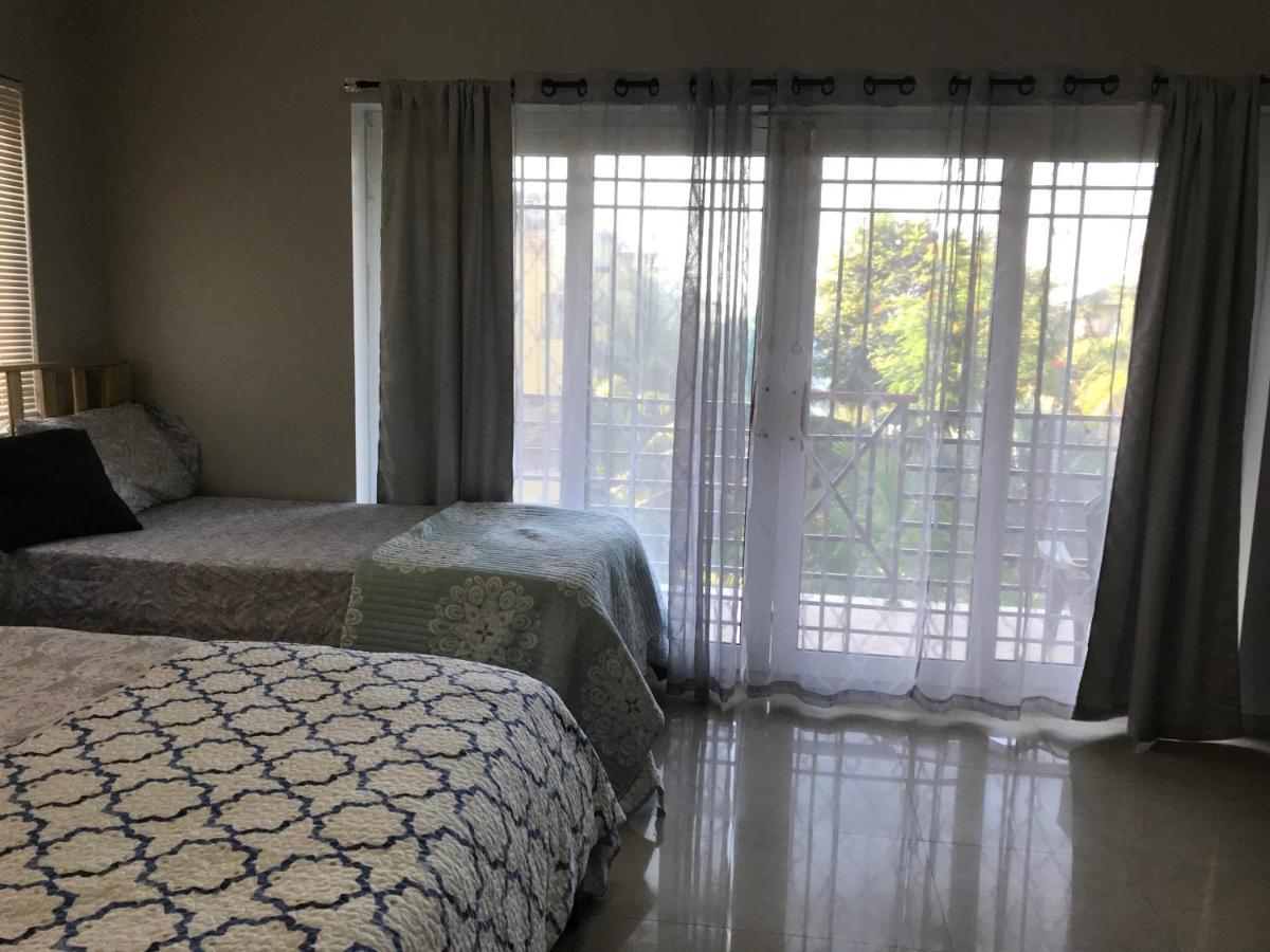 אוצ'ו ריוס Alexanders Penthouse On The Beach מראה חיצוני תמונה