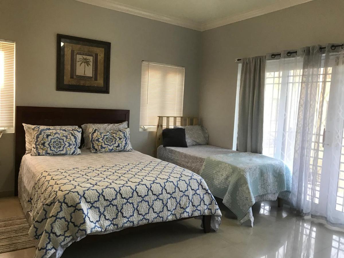 אוצ'ו ריוס Alexanders Penthouse On The Beach מראה חיצוני תמונה